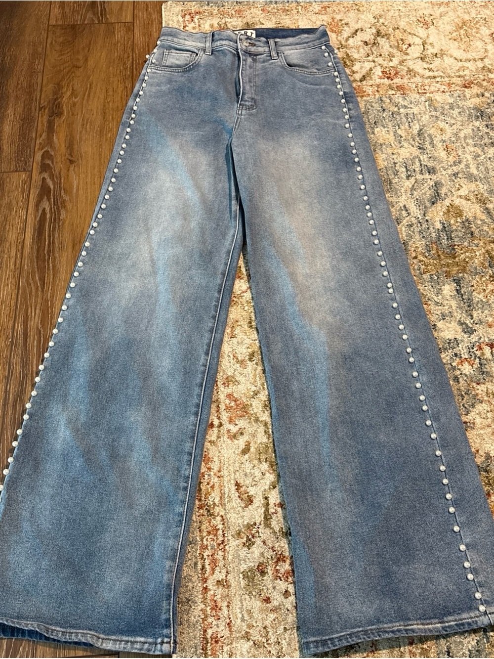 Vibrant VBRT Faded Blue Wide-Leg Jeans with Pearl Trim 27 x 33